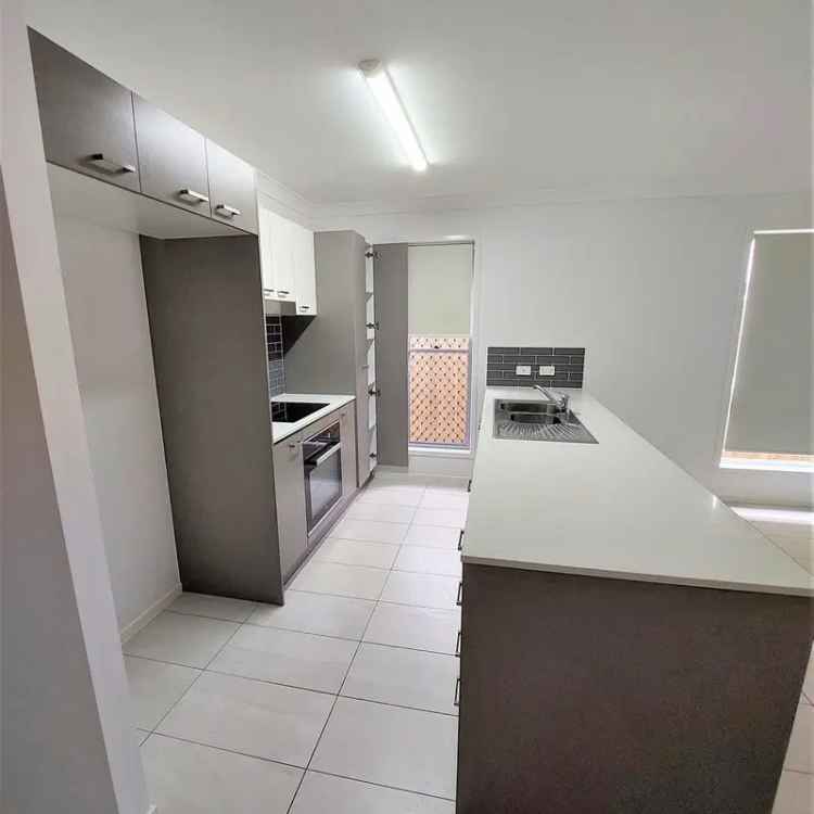 3 Bed Home in Park Ridge QLD - Air Con, Garage, Low Maintenance Backyard