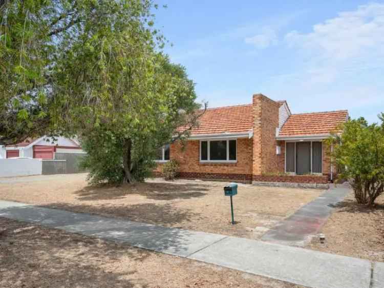 House For Sale in City of Canning, Western Australia