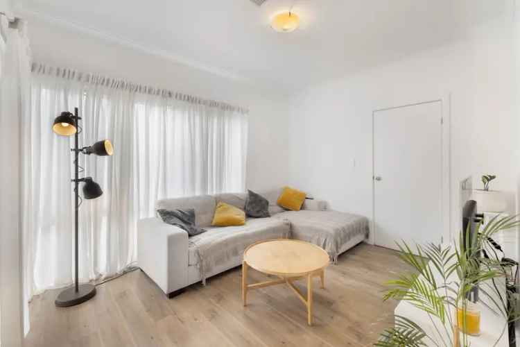 Torrens Titled Town House With Park Views