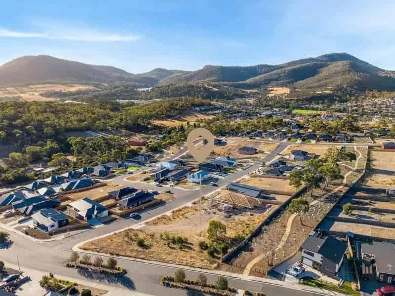 Build your dream home in a thriving & convenient area