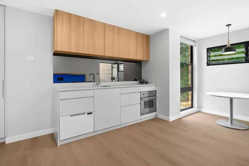 Lease Stylish Flat Freshwater with Modern Features