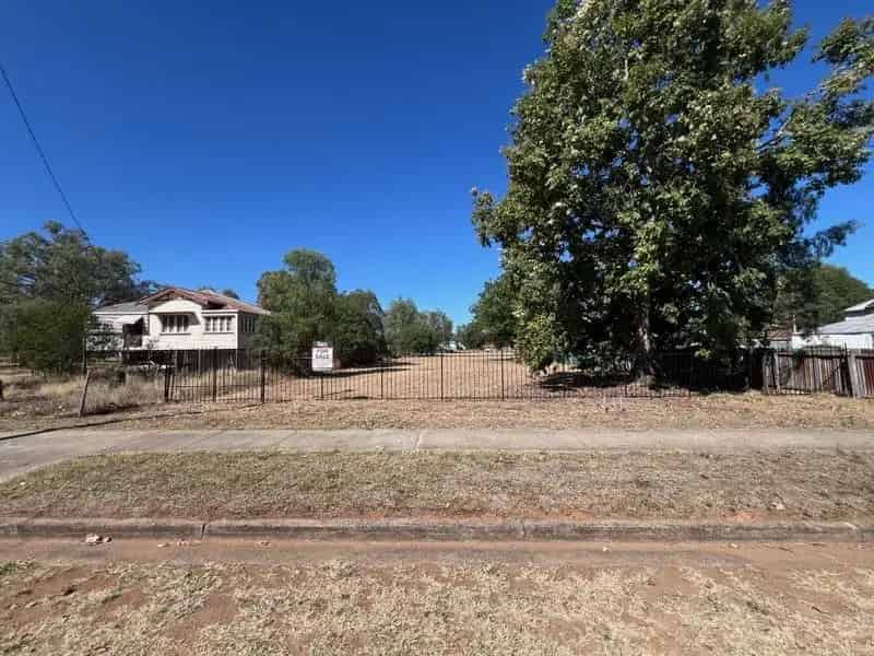 Escape to 3/4 Acre of Prime Land in Rural Queensland!