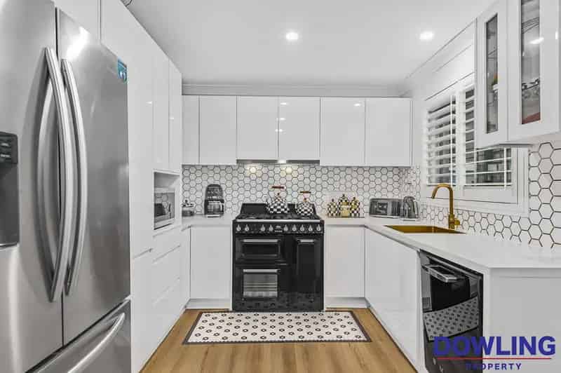Three Bedroom Buy Rural Property on Sprawling Acre with Equestrian Features
