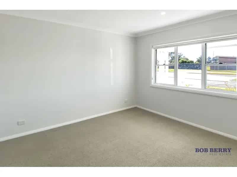 Modern Home In Prime Location Near Orana Mall
