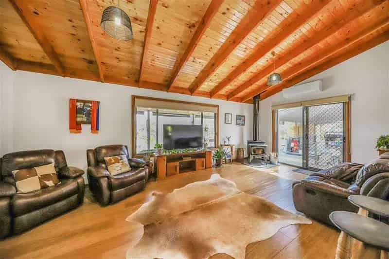 Buy Rural Property in Tumut Featuring Three Bedrooms and Stunning Views