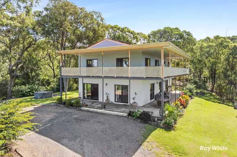 5 Bedroom Home with Ocean Views on Acreage in Taroomball!