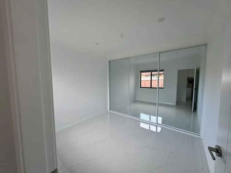 Brand New 2-Bedroom Granny Flat Near Shops and Transport