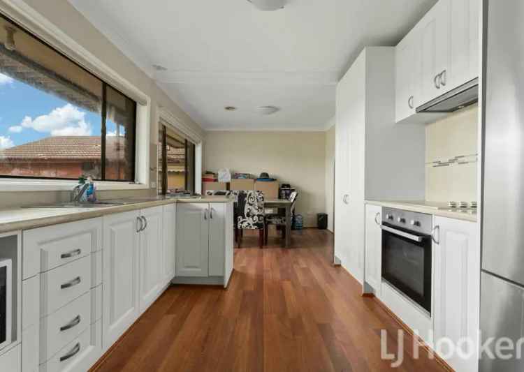 Buy house with 3 bedrooms and granny flat potential in Bathurst