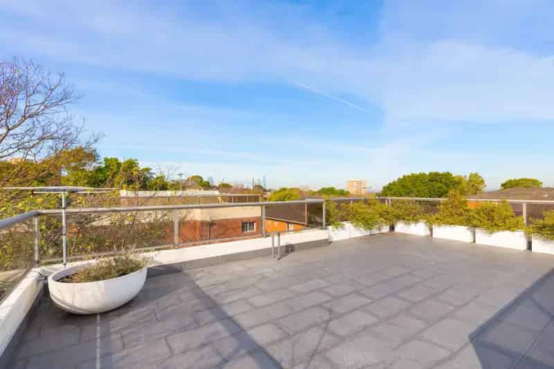 Lease Executive Apartment in Wollstonecraft with Rooftop Terraces