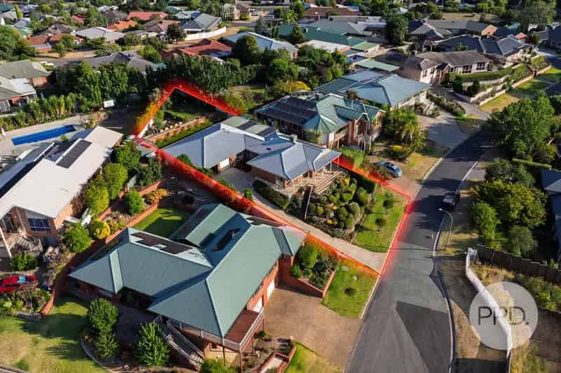 FAMILY LIVING WITH SPECTACULAR VIEWS