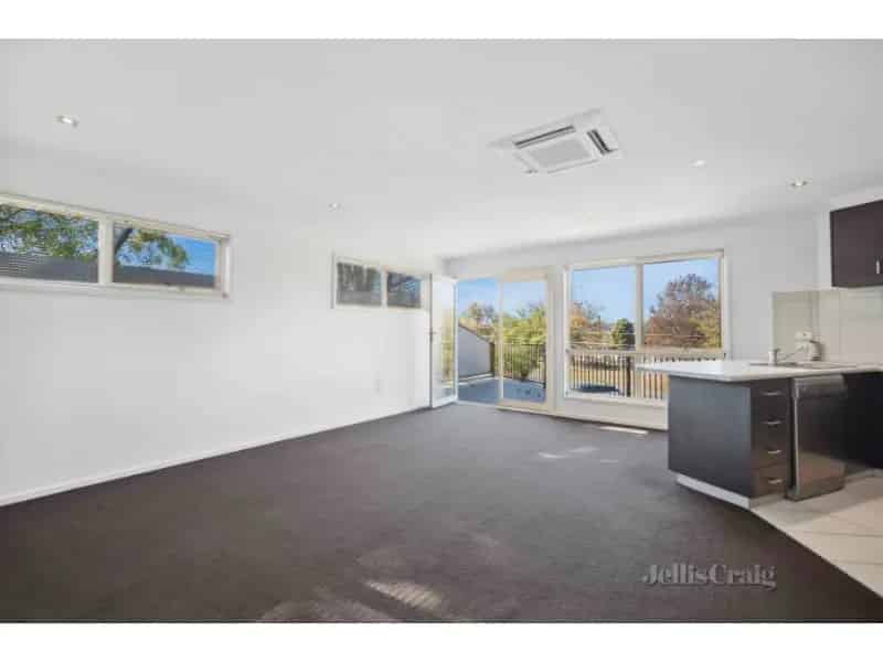 Stylish & Convenient Apartment Living In The Heart Of Lake Wendouree