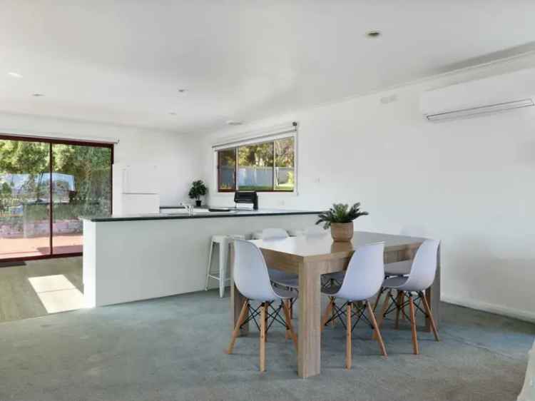 Rent 2 Bedroom House with Stunning Views in Binalong Bay