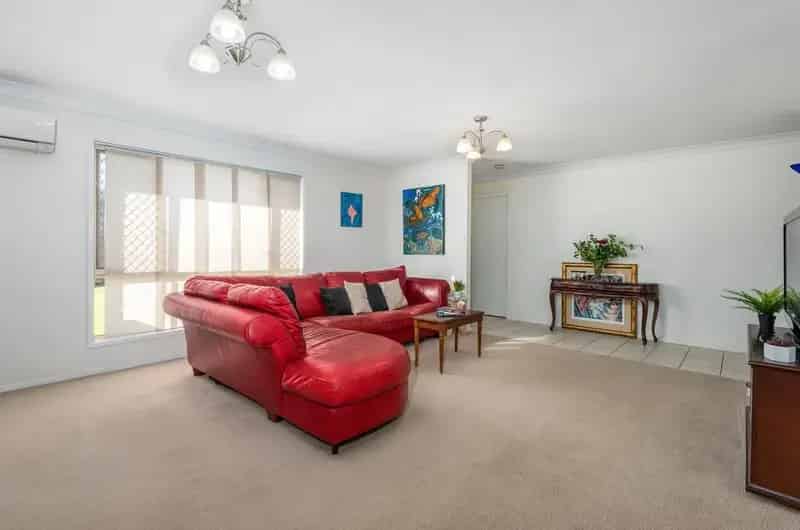 Spacious Home with Large Shed on 729sqm block.