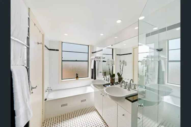 3 rooms apartment of 438 m² in Sydney