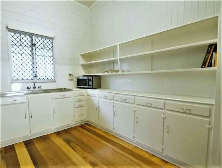 Rent Stunning Furnished Queenslander Cottage in Inner-City