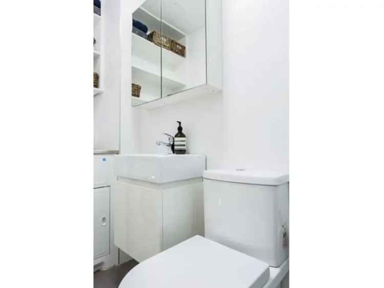 Surry Hills Studio Apartment - Sunny, Secure, City Close