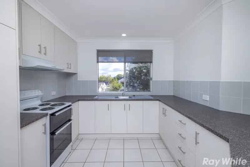 SPACIOUS UNIT IN THE HEART OF FORSTER!!