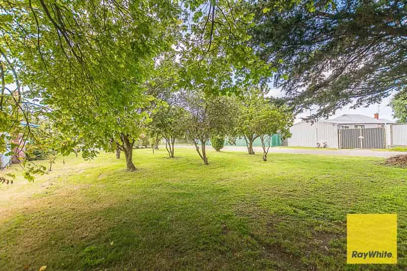 CORNER BLOCK - GREAT LOCATION