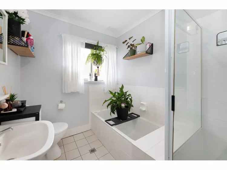 Neat 3 Bedroom Home Near Albury CBD