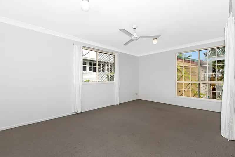 Cute Cottage in fabulous position - 6 month only
