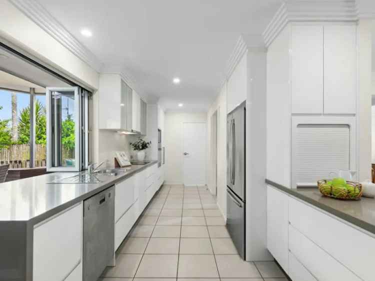 Beachside 3-Bedroom Home:  Family Oasis Near Maroochy CBD