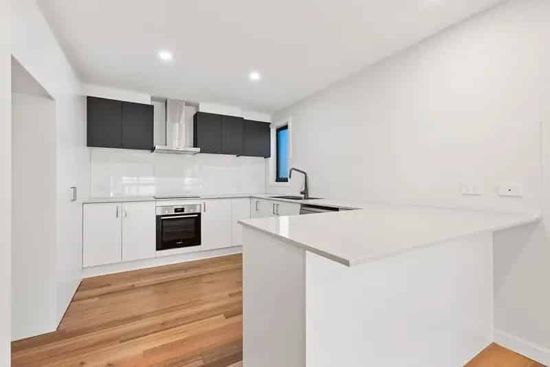 Modern Townhouse in Prime Mentone Location