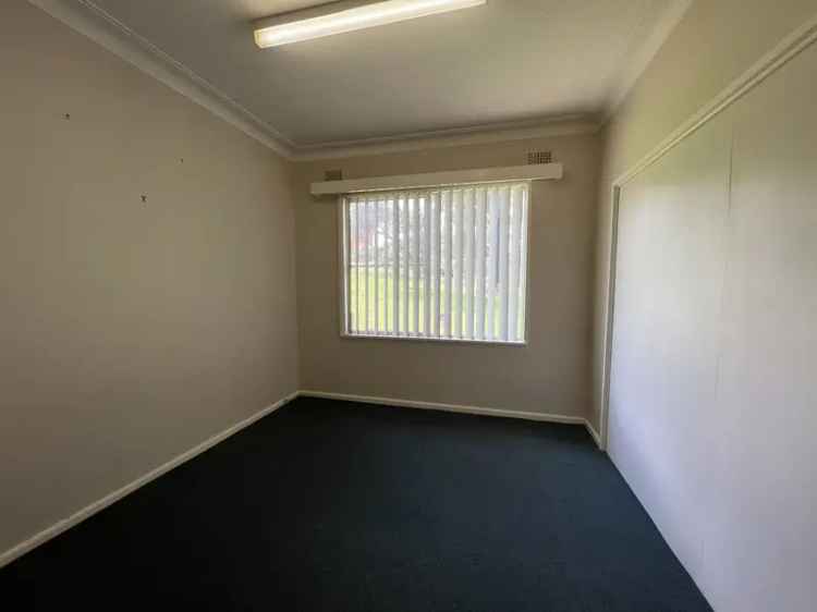 35 Barton Street, Parkes NSW 2870 - House For Lease