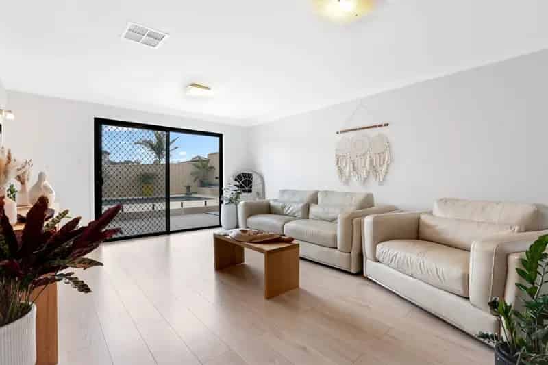 5 Bedroom Stunner - Lifestyle Family Home