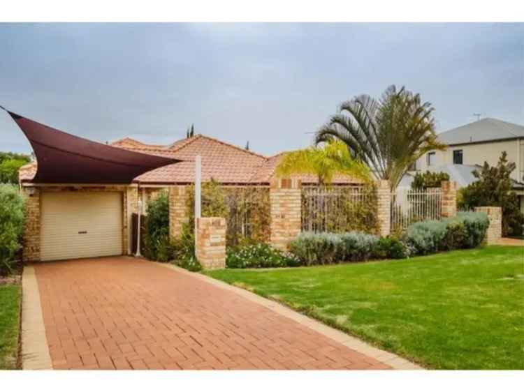 Stunning Riverfront Home near Maylands Park