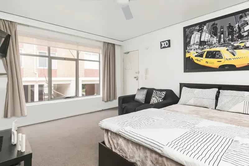 1 room apartment of 150 m² in Melbourne