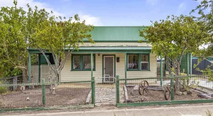 Charming 1920s Cottage 3 Bedroom 1 Bathroom Ararat