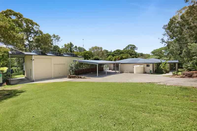 Dual Living Delight Backing onto Tallebudgera Creek