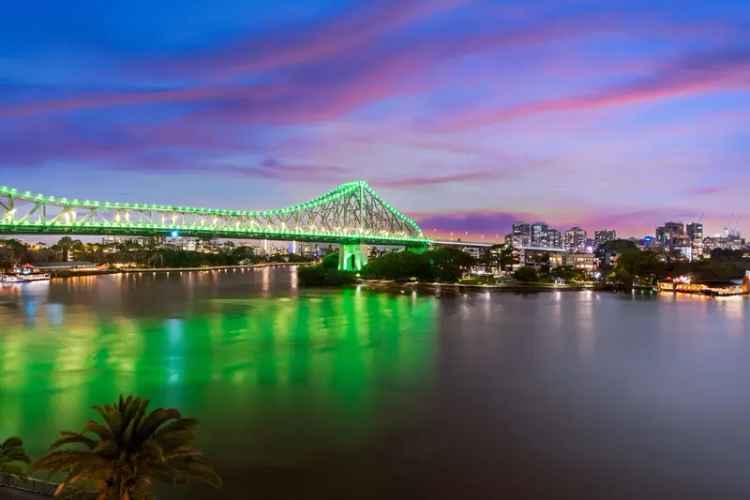 Impeccable Executive Residence - Direct Riverfront with Exceptional Story Bridge, Brisbane City and River Views