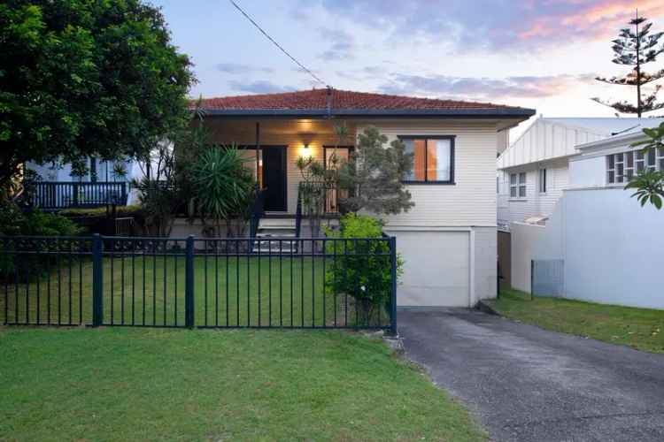 Beach Cottage in the heart of Mermaid Beach