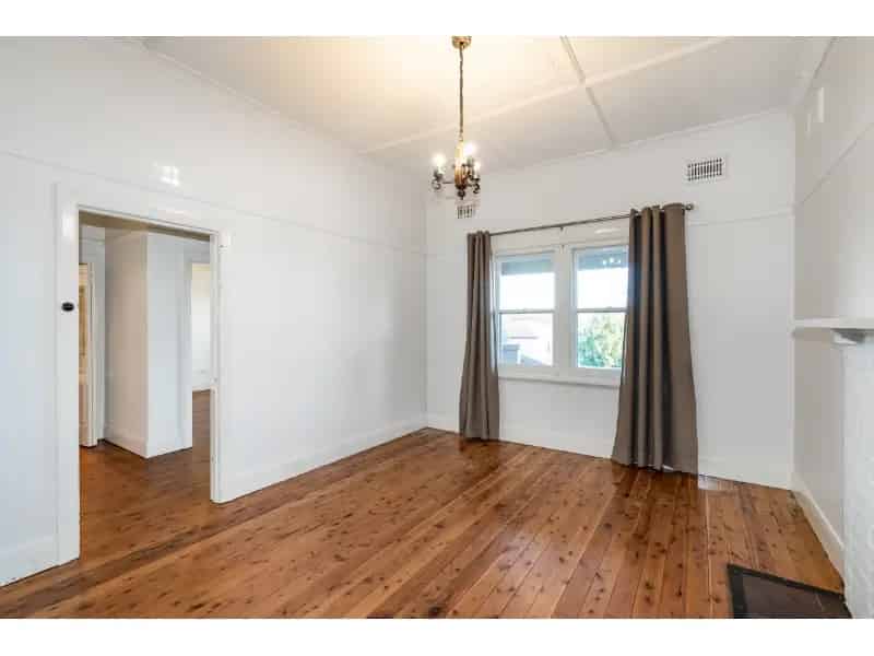 Red Brick Charm In Quiet East Albury