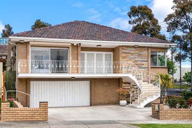 House For Sale in Melbourne, Victoria