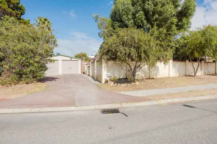 Family Home in Padbury - 3 Beds, Freshly Painted, Large Backyard