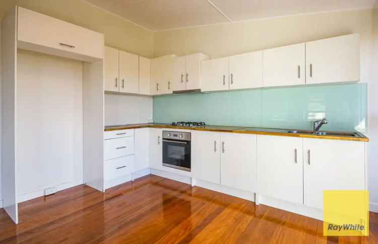 Mansfield High Catchment 3 Bed Home - Polished Floors