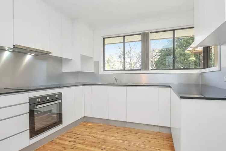 4 Bedroom House 334m2 Sydney