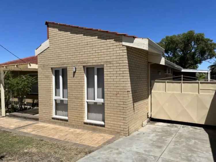 4 Bedroom Family Home Near Jones Paskins Reserve and Takari Primary School