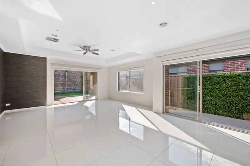 Real Estate For Lease - 11 Pipers Lane - Mernda , VIC
