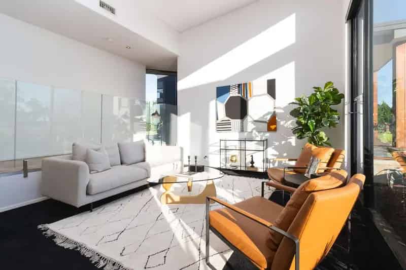 Buy rural property in NSW with 5 bedrooms, solar system and water security