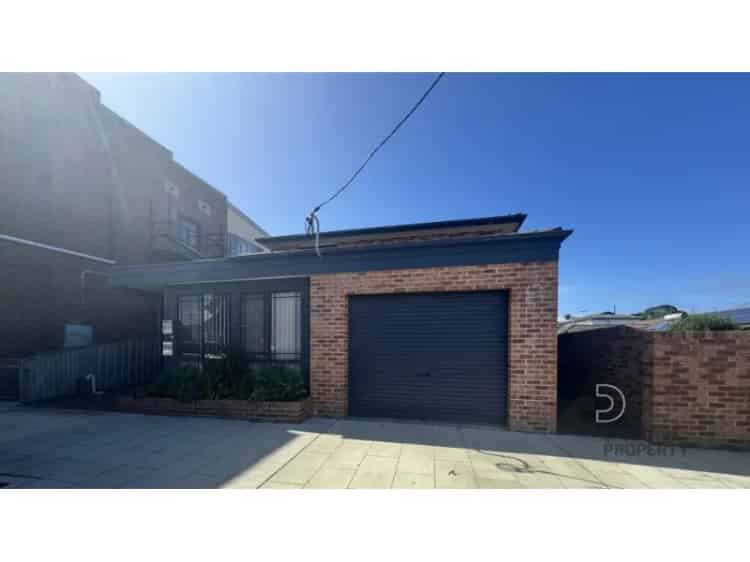 Charming 3-Bedroom Ground-Level Home, With Commercial Zoning – Steps From The Water!