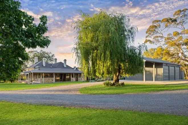 Ivanhoe Homestead: 15.32 Hectares, Stone Barn, Guest House