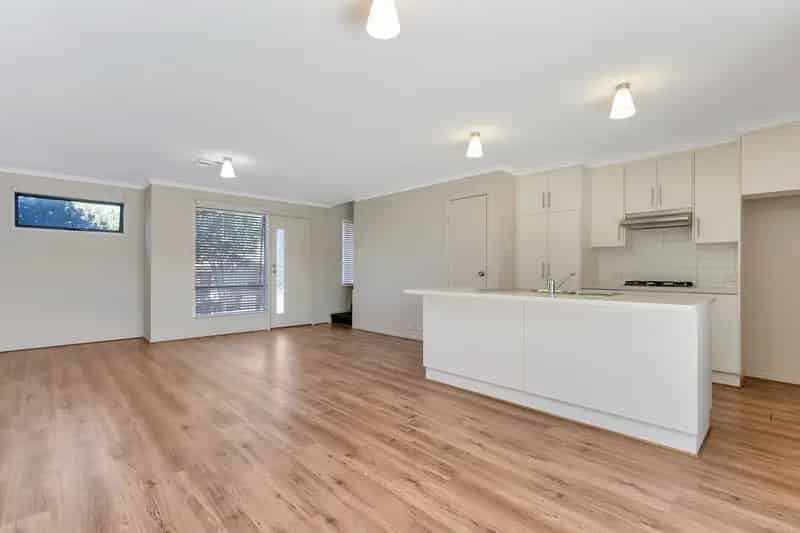 Modern Townhouse in well sought area!