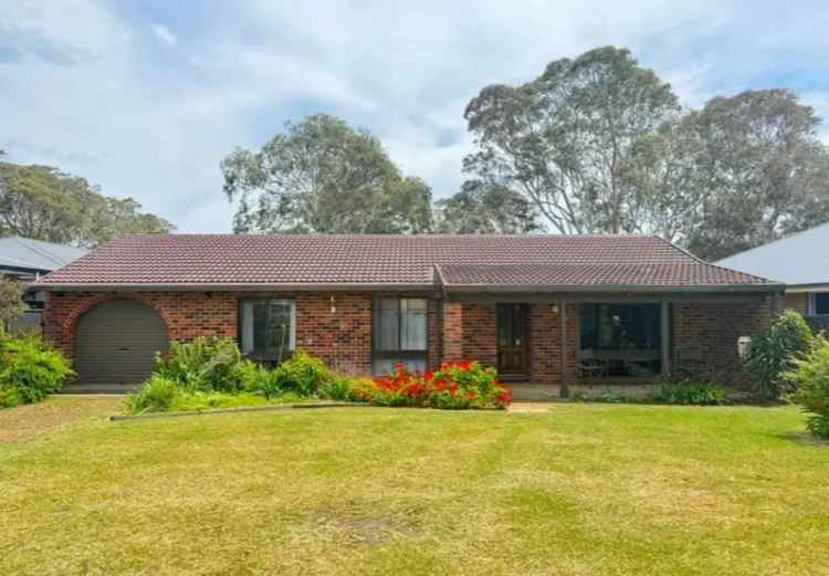 3 Bedroom - Family Home on Curley's Bay Culburra - Air-Con