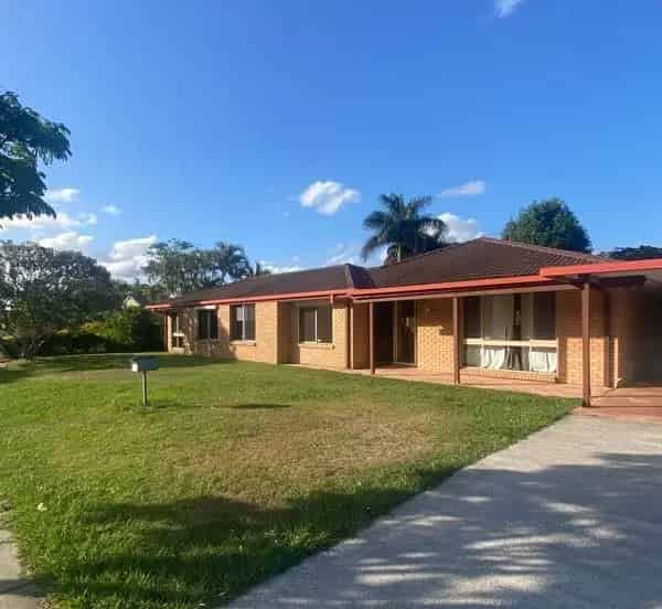 Large 5 bedroom family home - Narangba