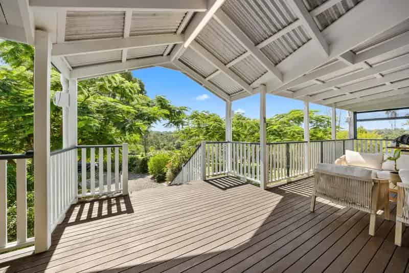 'Green Trees' - Beautiful Family Acreage With Pool