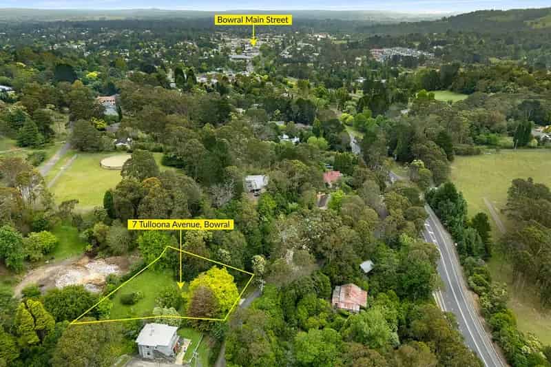 Generous 1002sqm block with elevated outlooks