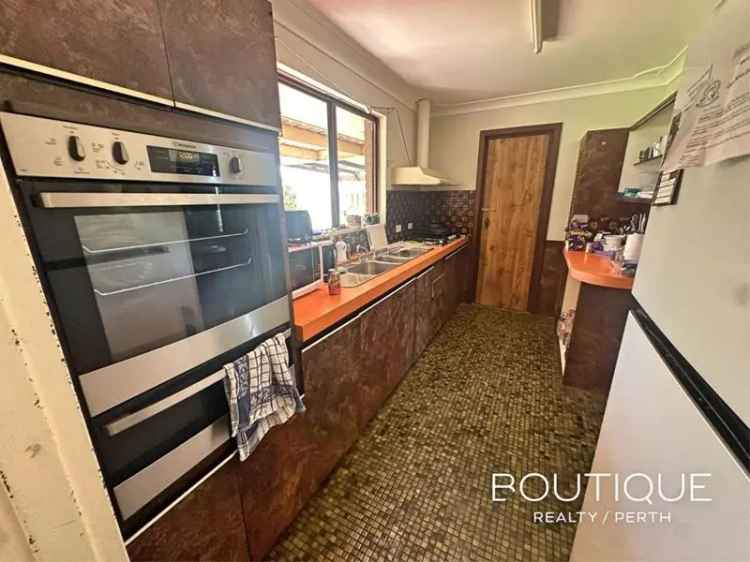 House For Sale in Port Denison, Western Australia